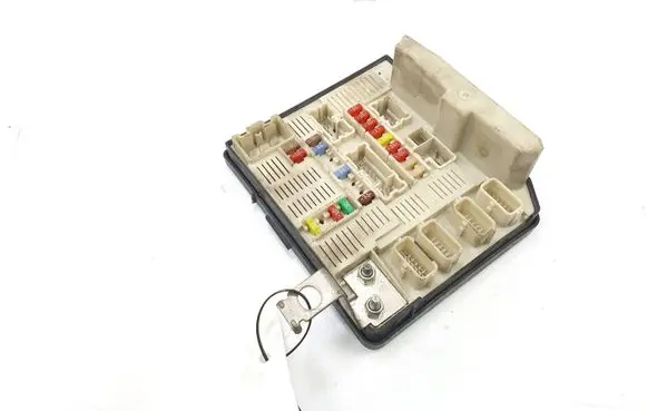 Renault Megane II Fuse box set 8200481866