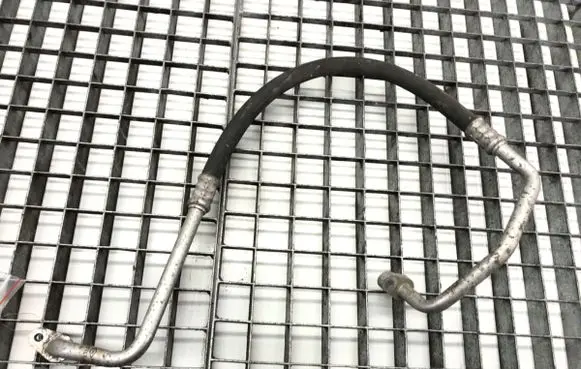 Renault Clio III Air conditioning (A/C) pipe/hose 8200371316