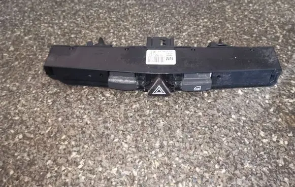 Opel Astra H Hazard light switch 13100105