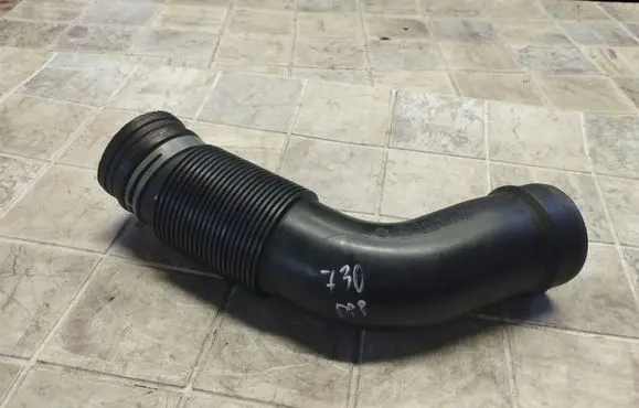 Volkswagen Phaeton Air intake hose/pipe 3D0129684A