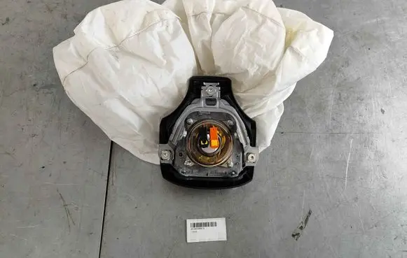Steering wheel airbag