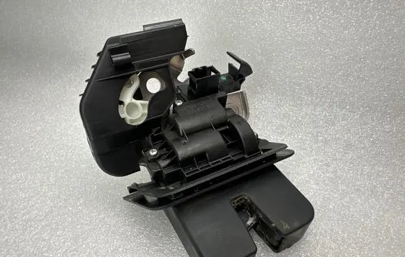 Audi A6 Allroad C7 Tailgate/trunk/boot lock/catch/latch 8R0827505 1447561104