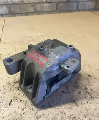 Seat Toledo II (1M) Engine mounting bracket 1J0199262
