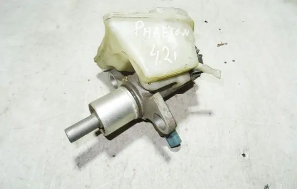 Volkswagen Phaeton Master brake cylinder