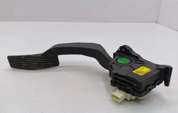 Chevrolet Trax Accelerator throttle pedal 95097911 08K13G190292