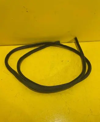 Nissan Note (E11) Trunk rubber seal (body) 