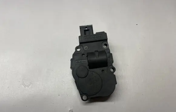BMW 3 F30 F35 F31 Intake manifold valve actuator/motor EFB491