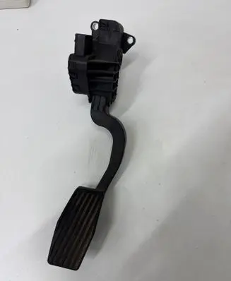 Opel Corsa D Accelerator throttle pedal 55702020 B720
