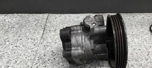 Mazda 323 Power steering pump