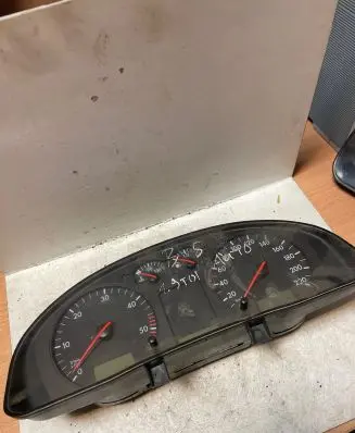 Volkswagen PASSAT B5 Speedometer (instrument cluster) 3B0919861K 410008793022