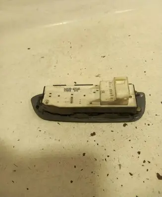 Toyota RAV 4 (XA20) Electric window control switch 8482042140