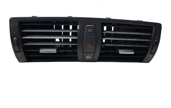 BMW 1 E81 E87 Dash center air vent grill 7059189