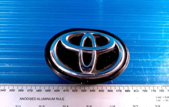 Toyota Avensis T270 Manufacturers badge/model letters 75311 1A461