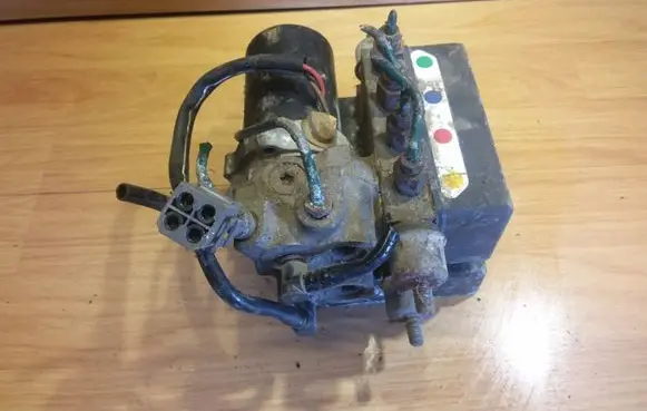 Renault Laguna I ABS Pump 7700845371 06001RE3014