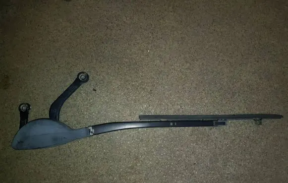 BMW 5 E39 Front wiper blade arm 61618209880 61618361744