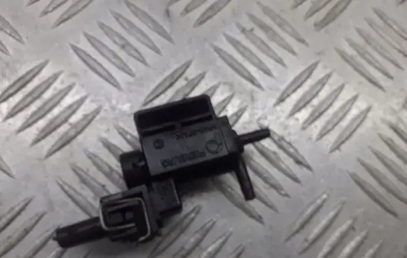 Mercedes-Benz E W210 Valve vacuum 0025401837