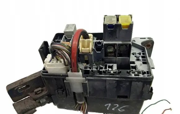 Toyota Yaris Fuse box set 71545127