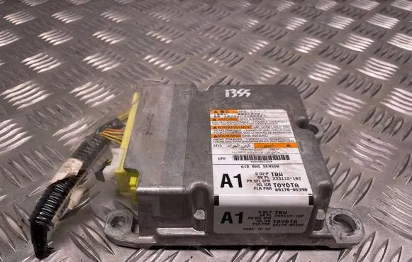 Toyota Avensis T270 Airbag control unit/module 8917005390