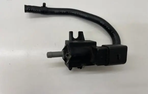 Volkswagen Golf VI Turbo solenoid valve 06F906283F