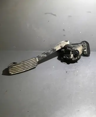 Volvo V70 Accelerator throttle pedal 6PV00853713 30683514