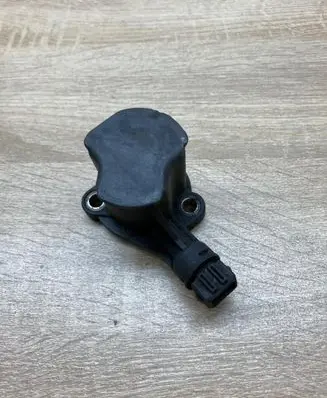 Volkswagen PASSAT B3 Reversing light switch sensor 02A945413B