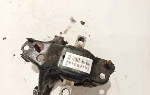 Volkswagen Polo IV 9N3 Engine mount bracket