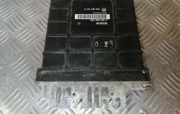 Volkswagen Golf III Engine control unit/module 1H0907311F 0261200760