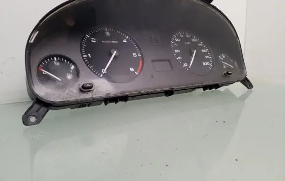 Speedometer (instrument cluster)