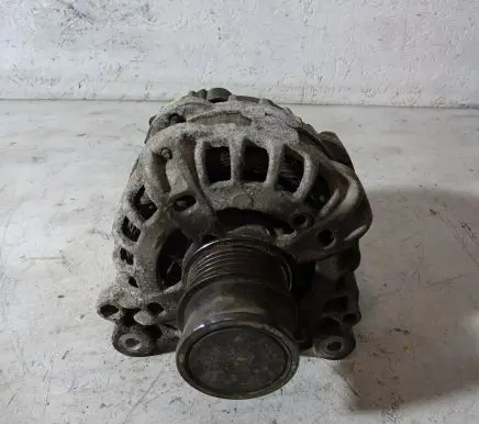 Volkswagen Golf VII Generator/alternator 04E903021M