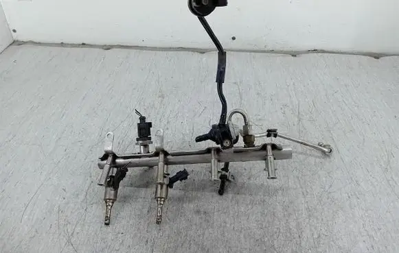 Volkswagen PASSAT CC Fuel main line pipe 06J133317J