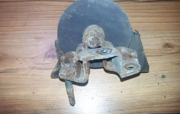 Nissan Almera N16 Engine mount bracket