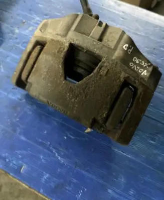 Volvo XC90 Front brake caliper 30657307