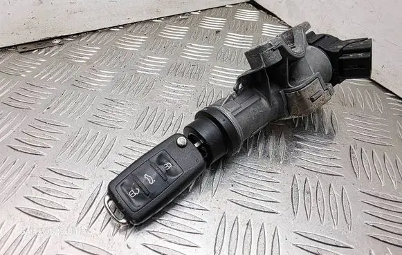 Seat Ibiza IV (6J,6P) Ignition lock 6R0905851B 7N5837202