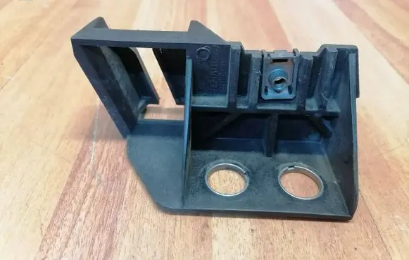 Front bumper mounting bracket