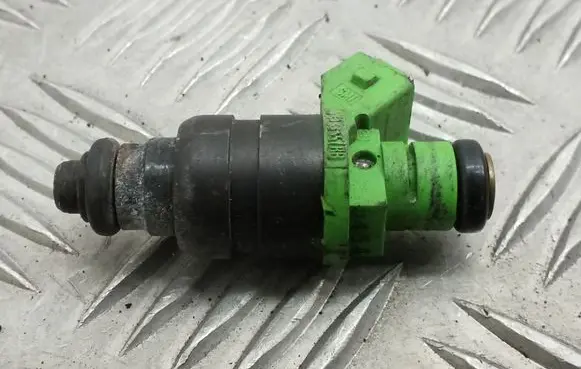 Audi A4 S4 B6 8E 8H Fuel injector 078133551BB