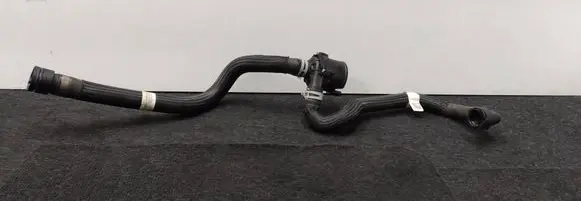 Coolant pipe/hose