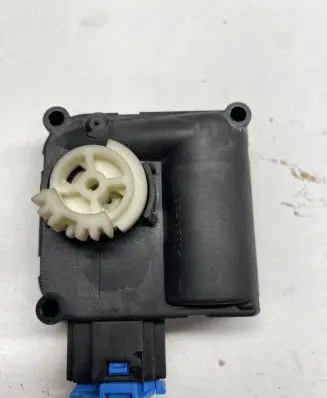 Audi A6 S6 C6 4F A/C air flow flap actuator/motor 0132801359