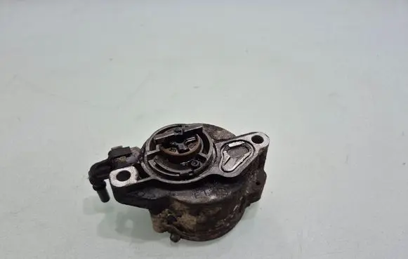 Volvo V50 Vacuum pump D1562B
