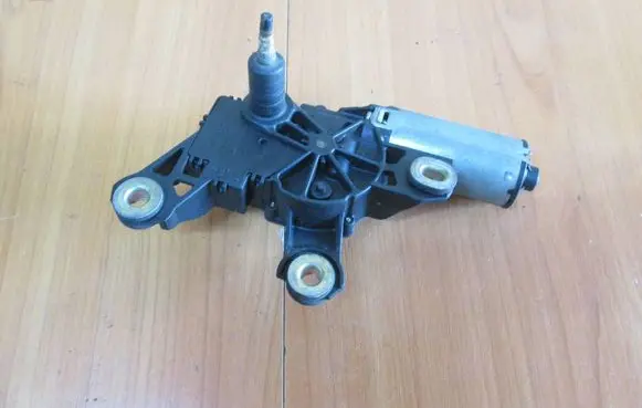 Volkswagen Golf IV Rear window wiper motor 1J6955711C