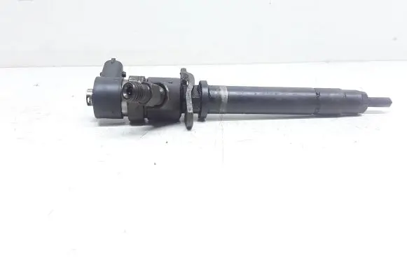 Volvo V70 Fuel injector 30777314
