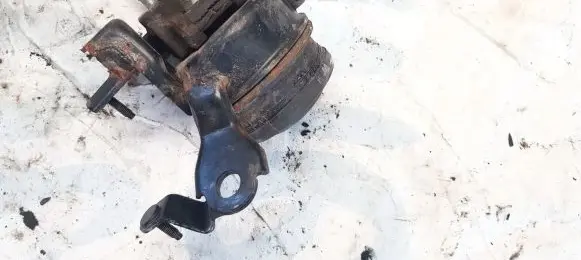 Toyota Avensis T250 Engine mount bracket