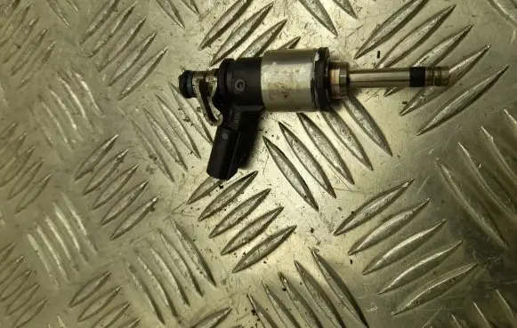 Hyundai Tucson TL Fuel injector 353102M417
