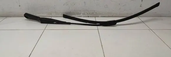 BMW 1 F40 Front wiper blade arm 7453958