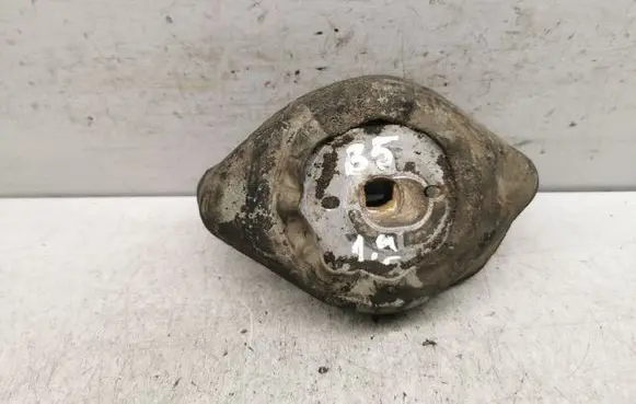 Audi A4 S4 B5 8D Gearbox mount 8D0899151J