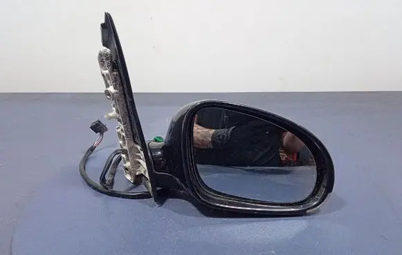 Volkswagen Golf Plus Front door electric wing mirror 