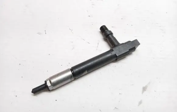 Mazda Premacy Fuel injector 7390