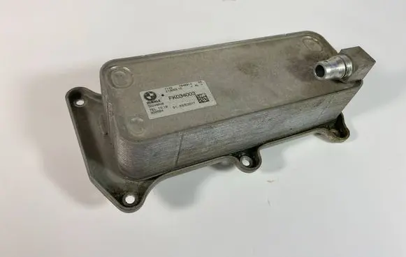 BMW 5 G30 G31 G38 Engine oil radiator 7648914 21305310 FK034003
