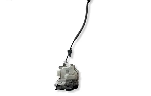 Volkswagen Touareg III Front door lock 8J2837015E