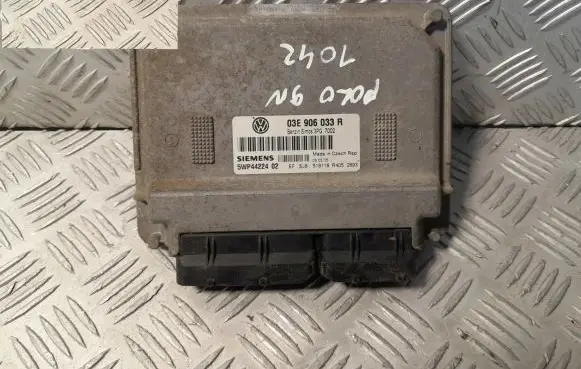 Volkswagen Polo IV 9N3 Engine control unit/module 03E906033R