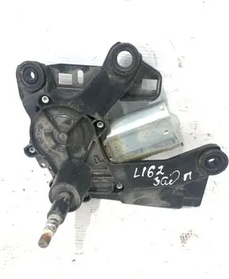 Rear door manual window regulator